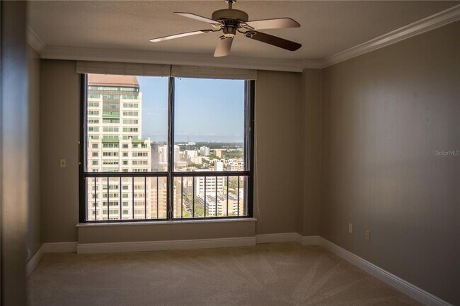 Building Photo - 1 Beach Dr SE