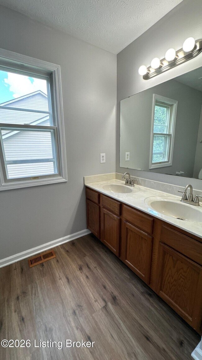 Building Photo - 7421 Spring Run Dr
