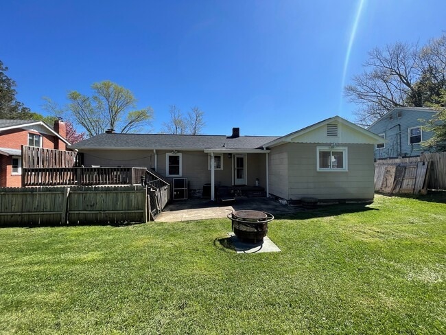 Building Photo - 9 Winston Ave