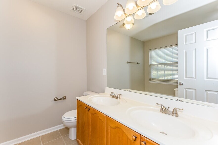 Building Photo - 5238 Courtfield Dr