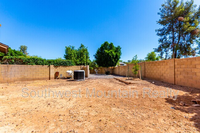 Building Photo - 2020 W Natal Cir