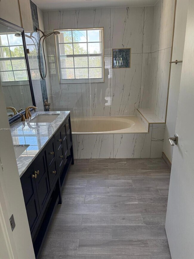 Building Photo - 2358 SW 177th Ave