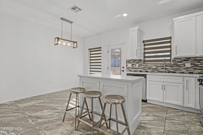 Building Photo - 6315 Escondido Dr