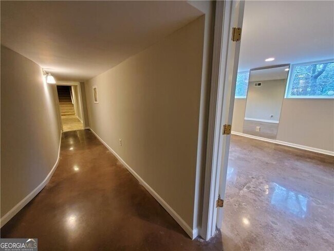 Building Photo - 4615 Mystic Dr NE