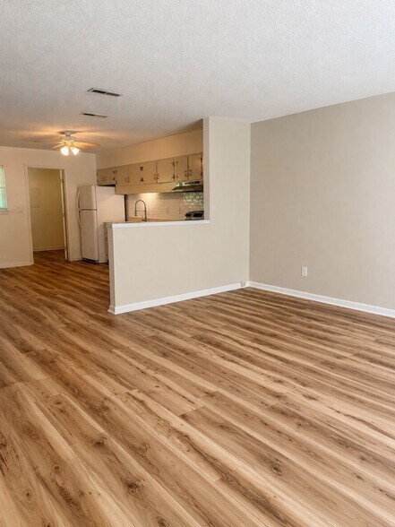 Building Photo - 3973 Teakwood Dr