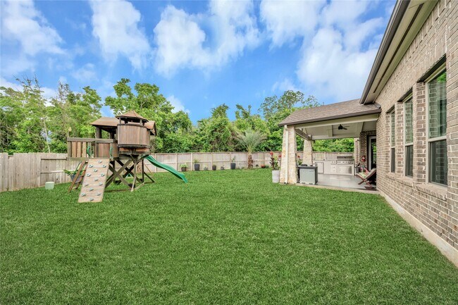 Building Photo - 8826 Forest Side Dr