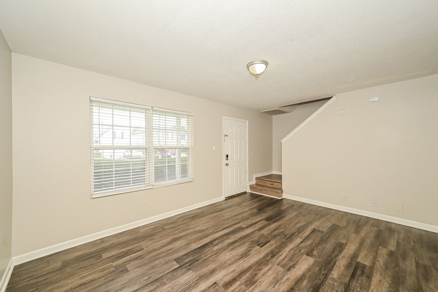Building Photo - 1440 Westview Dr