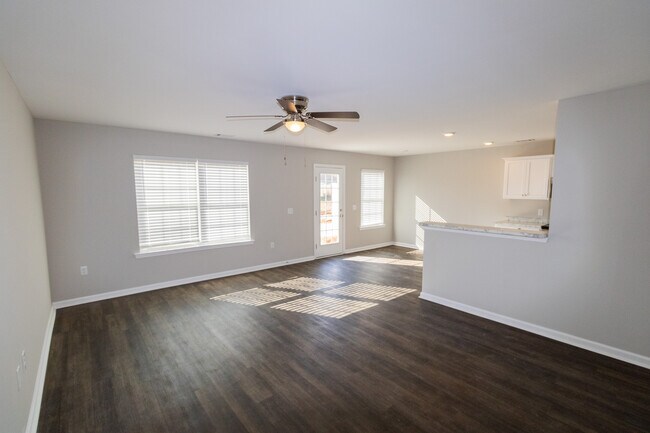 Building Photo - 123 Callaway Cres