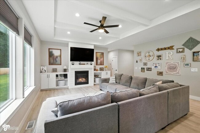 Building Photo - 4 BEDROOM | 2 BATHROOMS | 3 CAR GARAGE | M...