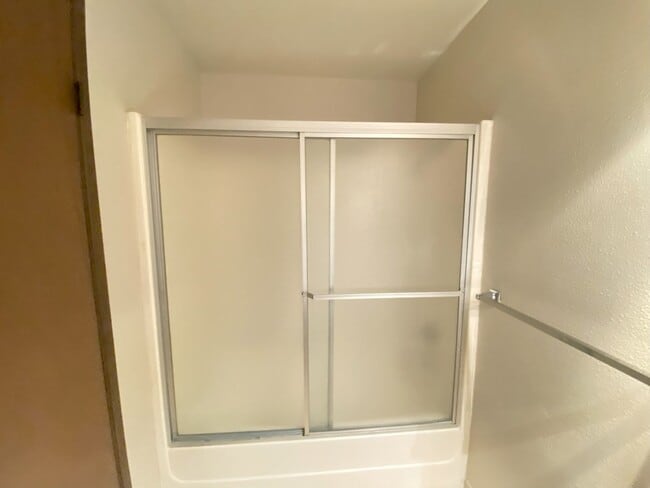 Building Photo - 3 bedroom 2 Bath home - Knoll Heights - Gr...