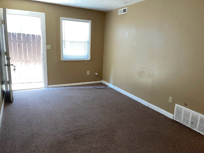 Building Photo - 1392 Summit St