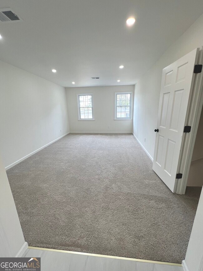 Building Photo - 2907 Clearbrook Dr