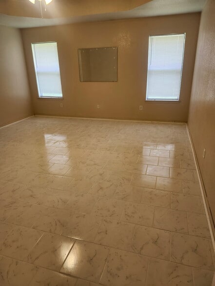 Building Photo - 2807 Diaz Dr