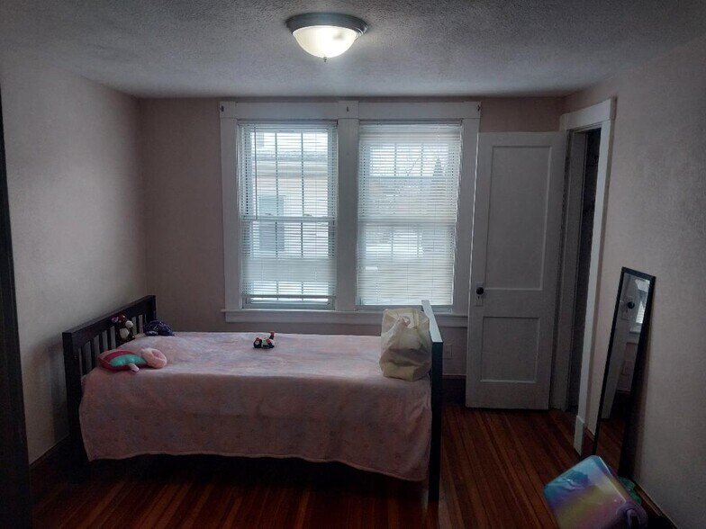 Building Photo - 116 Hampden St