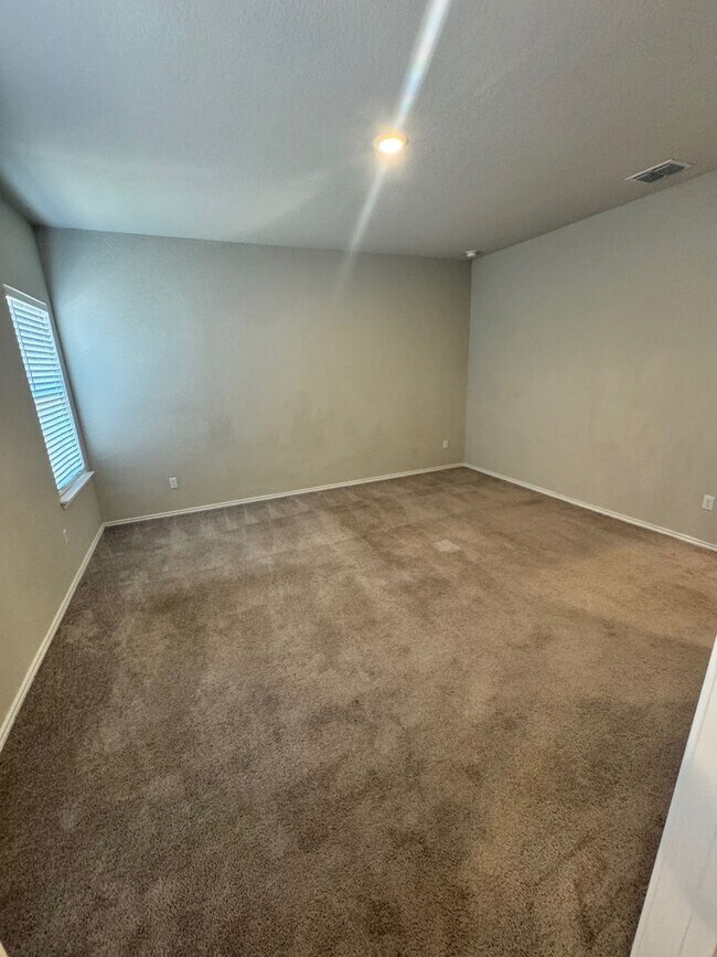 Building Photo - Move-In Ready Modern 4-Bedroom 2 Bath Home in South SA Near Palo Alto College