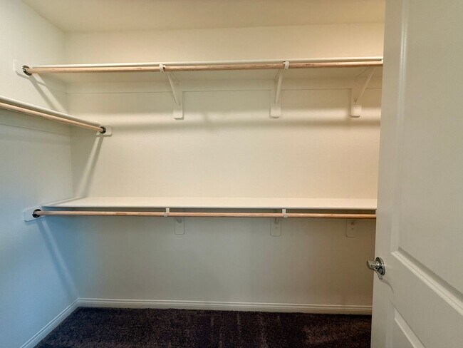 Building Photo - NEVER LIVED IN 4 BED 2.5 BATH 2 CAR GARAGE SINGLE FAMILY HOME FOR RENT!