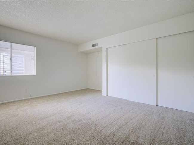 Building Photo - 2 Bedroom 2 Bathroom