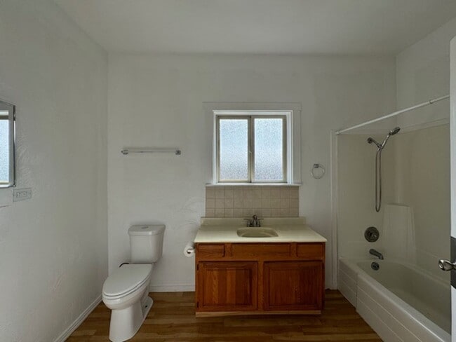 Building Photo - 111 W Hawthorne St