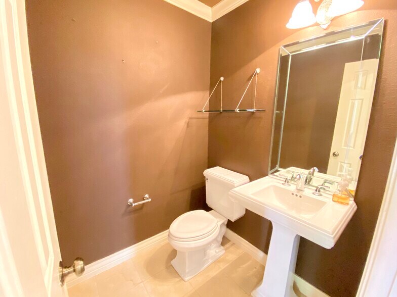 Building Photo - 1551 Briarwyck Dr