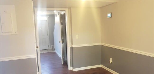 Building Photo - 760 Indian Lake Dr NW