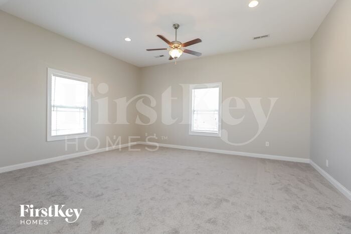 Building Photo - 669 Richards Dr