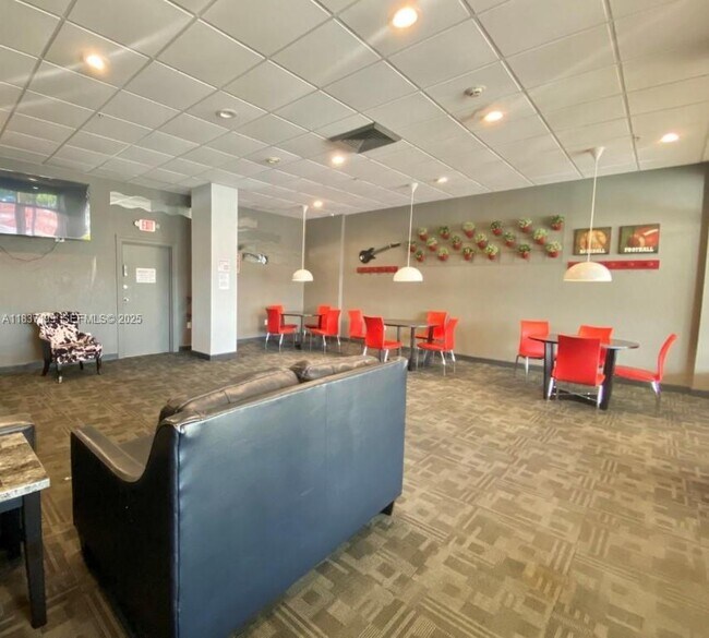 Building Photo - 400 Kings Point Dr