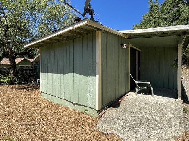 Building Photo - 10620 River Rd