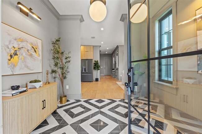 Building Photo - 807 W Park Ave