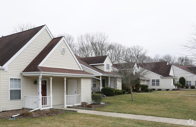 Building Photo - Eagle View Court 55+ Community