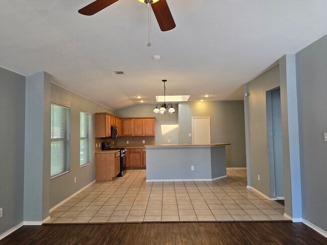 Building Photo - 5820 Show Master Ln