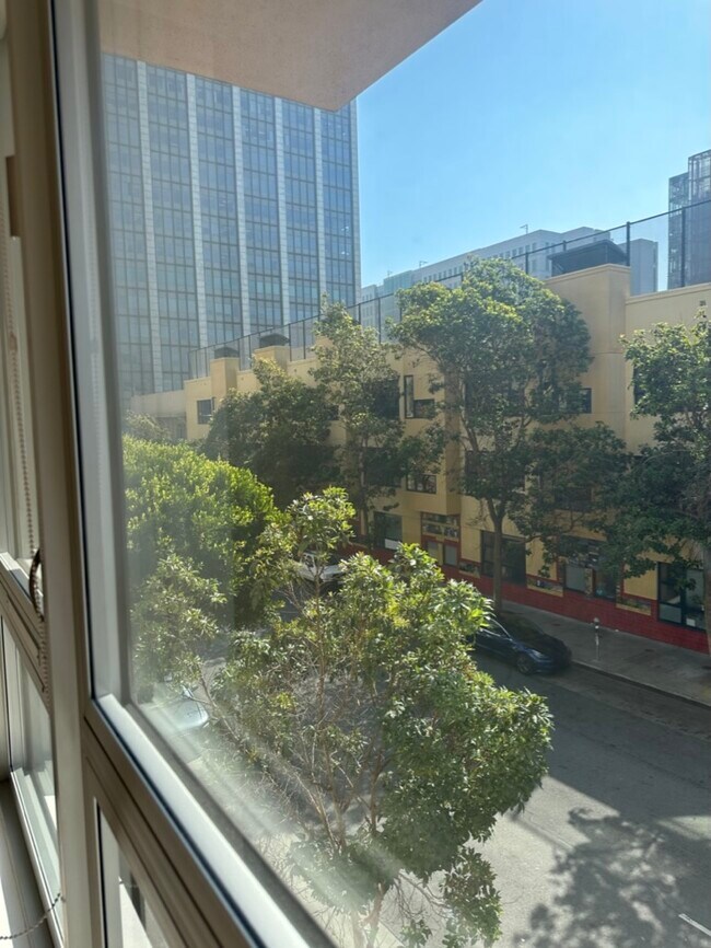 Building Photo - 650 Turk St