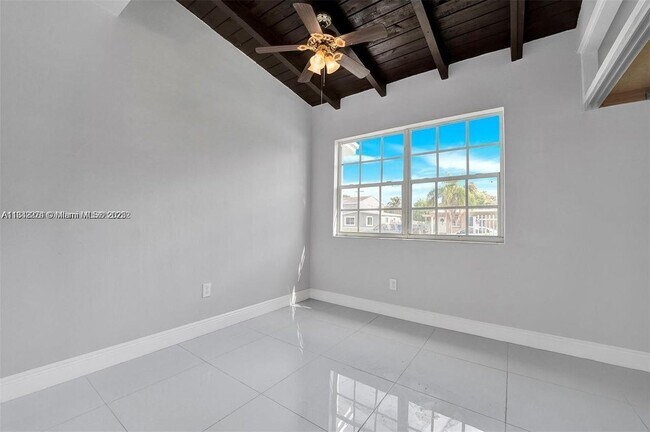 Building Photo - 3900 SW 47th Ave