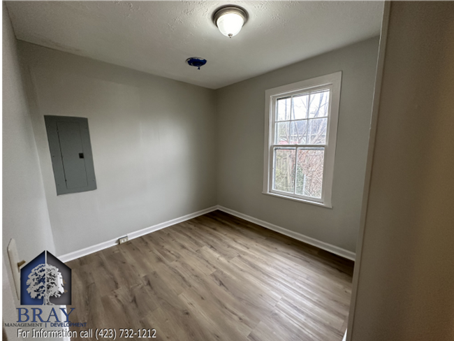 Building Photo - Fully Renovated 2 Bedroom Home in the Heart of Kingsport