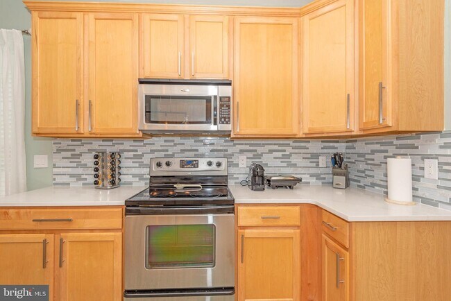 Building Photo - 18959 Gold Finch Cove