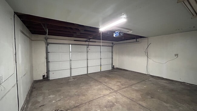 Building Photo - 2109 Sharon Way