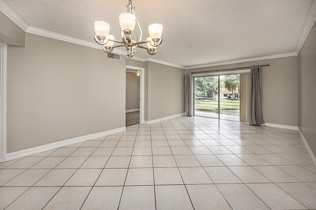 Building Photo - 2700 Casita Way