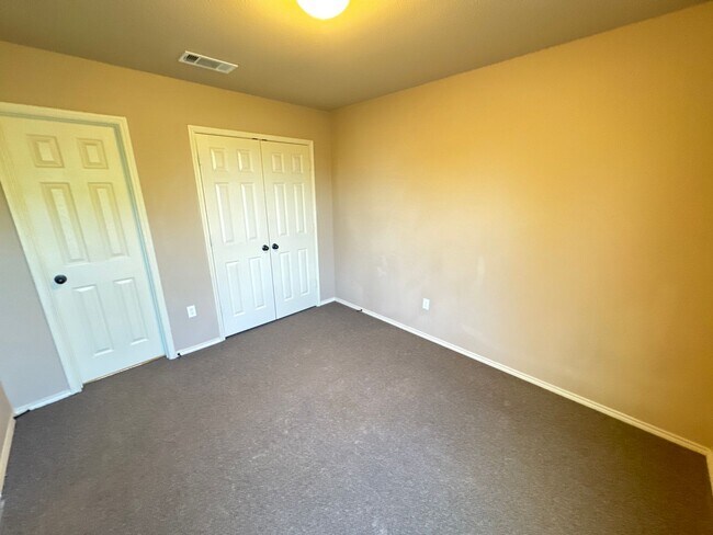 Building Photo - 2725 Lovers Lane Rd