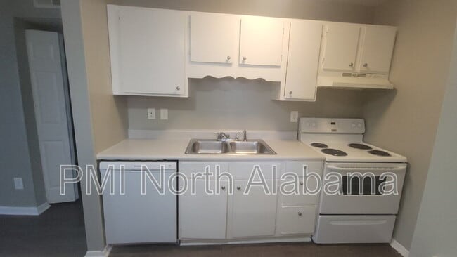 Building Photo - 906 Candlewood Dr NW