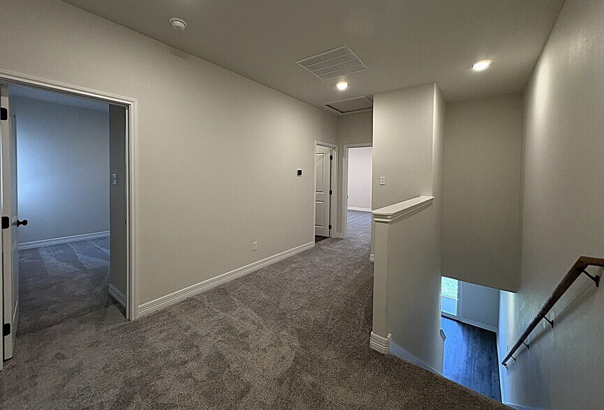 Building Photo - 1166 Lindsey Dr