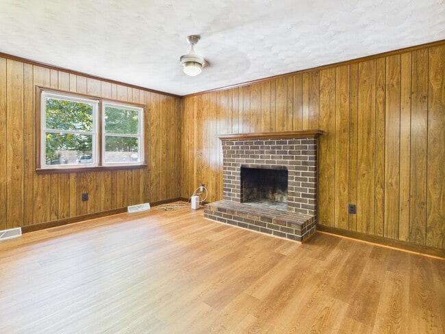 Building Photo - 3041 Clintwood Rd
