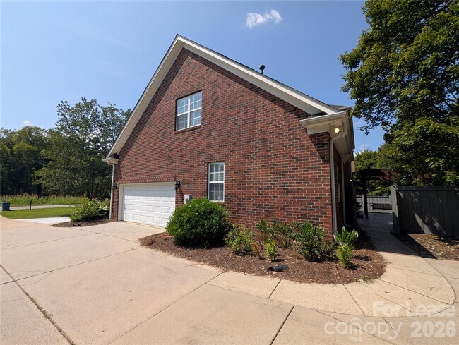 Building Photo - 8348 Rocky River Rd