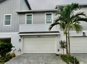 Building Photo - 4432 Longwood Lake Sq