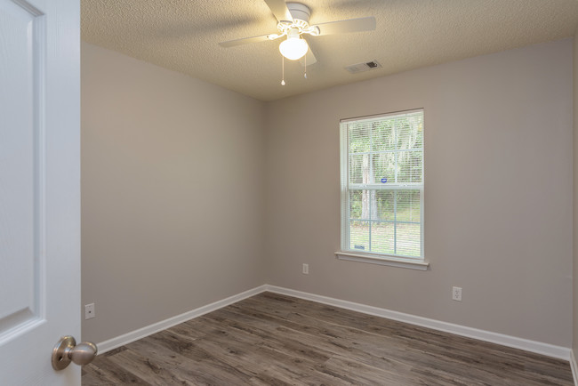 Building Photo - 87 Tiller Way