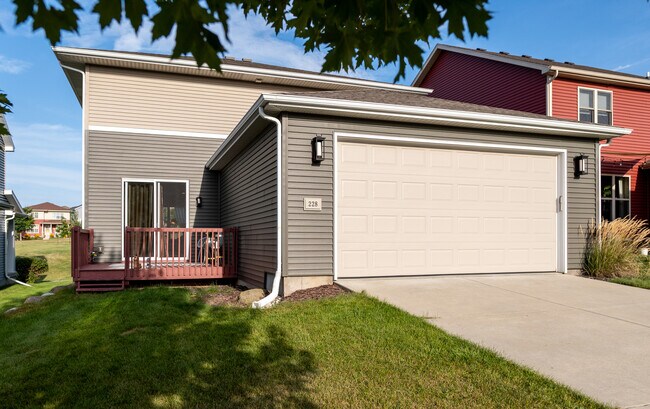 Building Photo - 228 Sugar Maple Ln