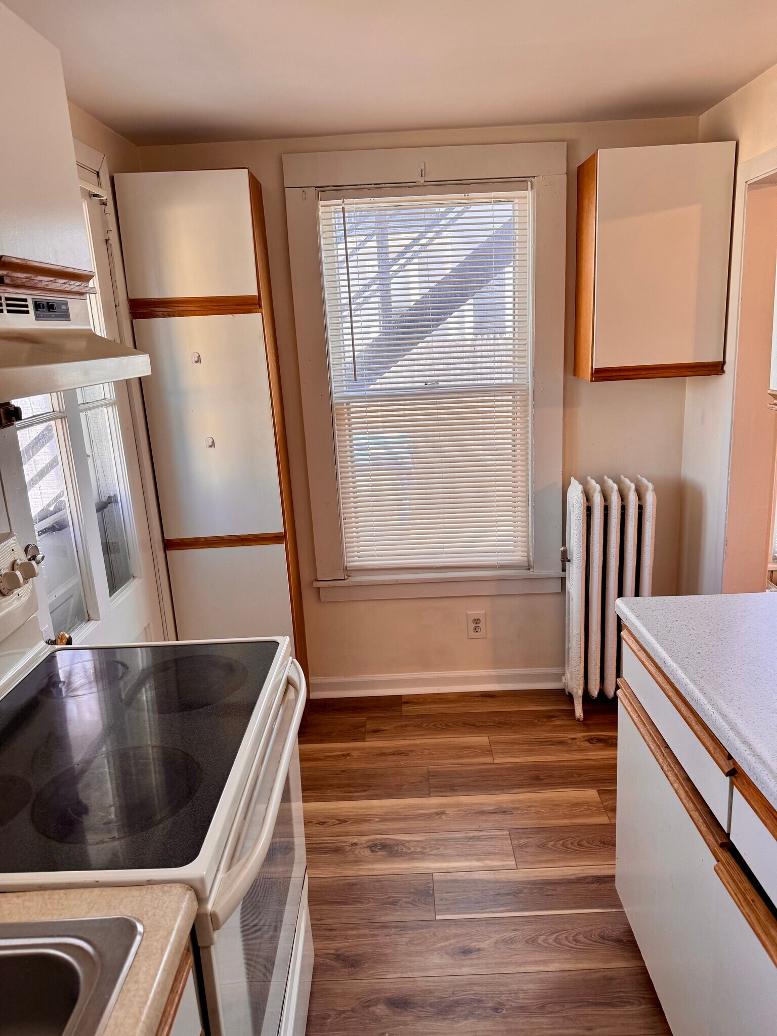 Building Photo - 123 Center St