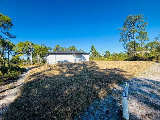 Building Photo - BRAND NEW ONE BEDROOM, ONE BATH-ONE CAR GARAGE- SOUTH LEHIGH ACRES