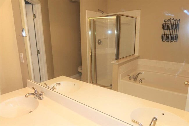 Building Photo - 2515 Longcourt Cir
