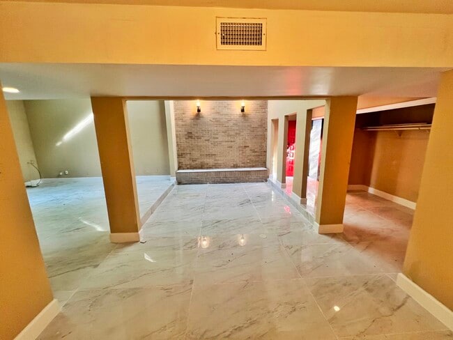 Building Photo - 4560 Bellaire Blvd