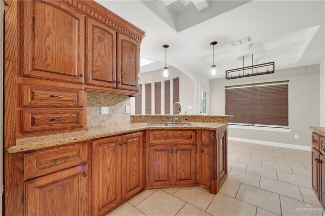 Building Photo - 2523 Yellow Rose Dr