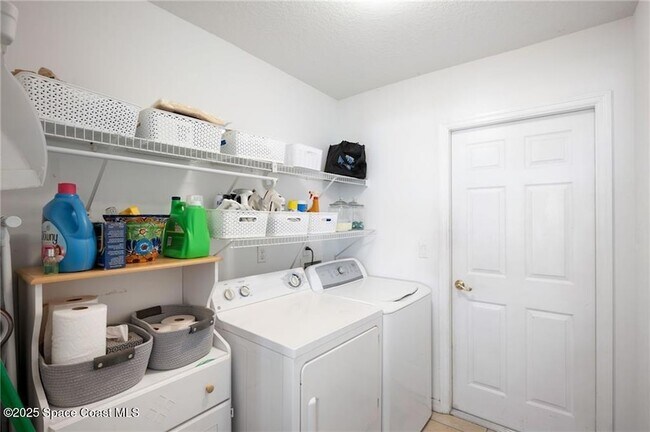 Building Photo - 935 Southlakes Way SW